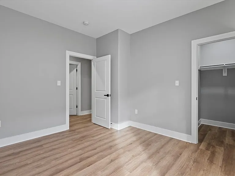 1068 Bruce St — Photo 14