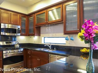 902 Zephyr Dr, Oakland, CA 94607