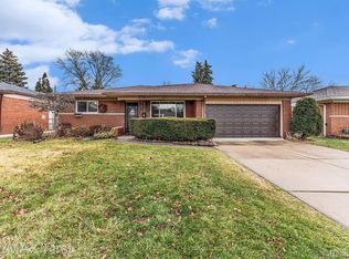 28962 James Dr, Warren, MI 48092