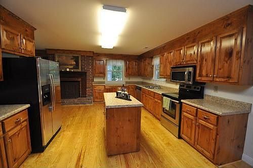 4th image of 6601 Glyndon Ln