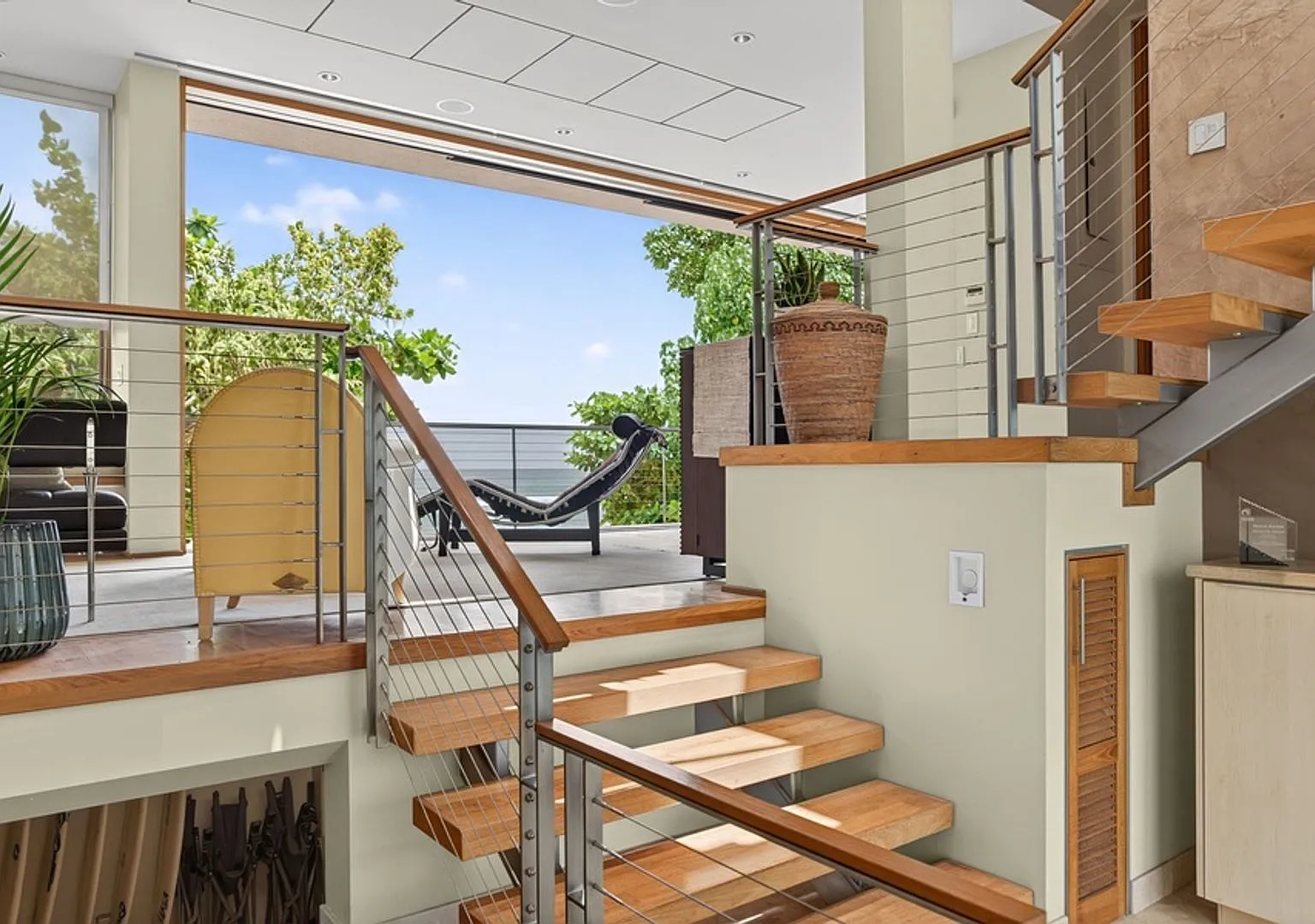 HaleGator: Award-Winning Oceanfront Home w/ Rooftop Lanai & Ocean Views — Photo 2
