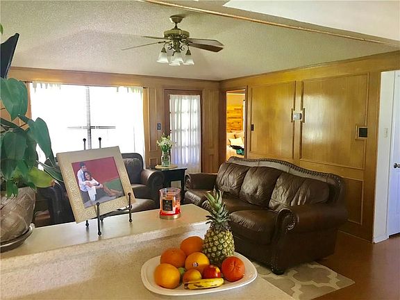 5th image of 206 E Mimosa St