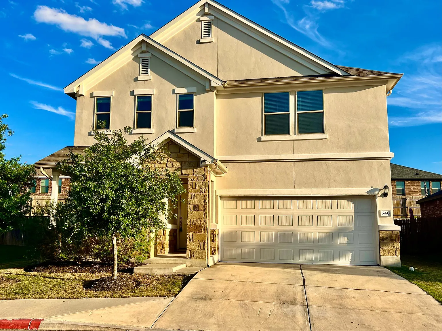 3 bed, 2.5 bath, 2134 sqft, $2,100 — Photo 1