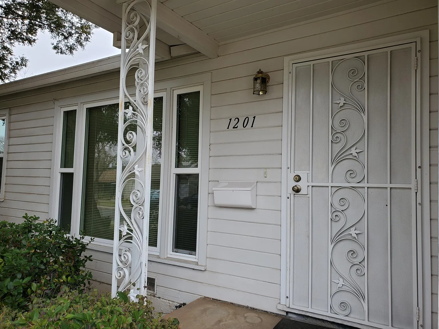 2 bed, 900 sqft, $2,600 — Photo 3