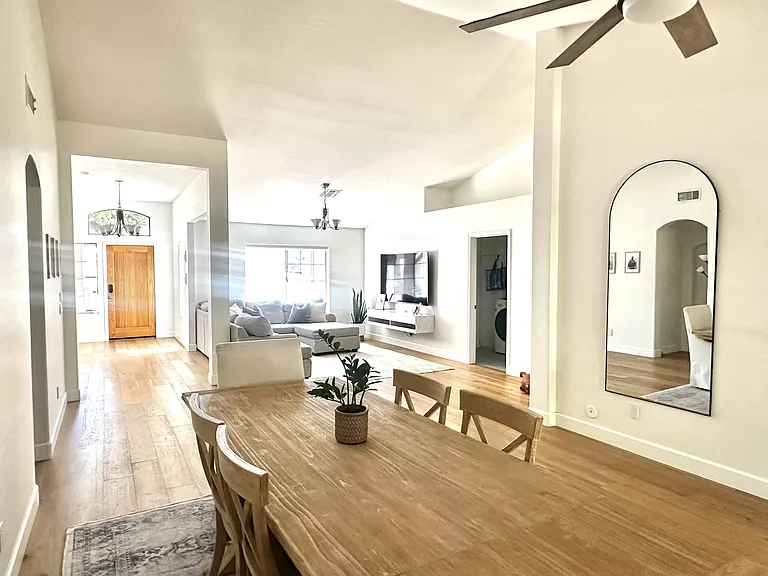 723 W Leah Ct — Photo 5