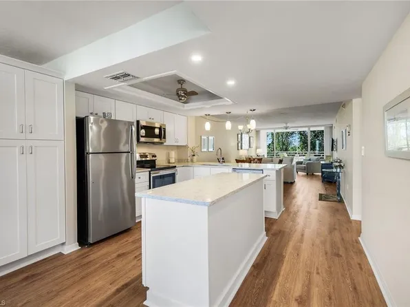 270 Naples Cove DR #3205, NAPLES, FL 34110