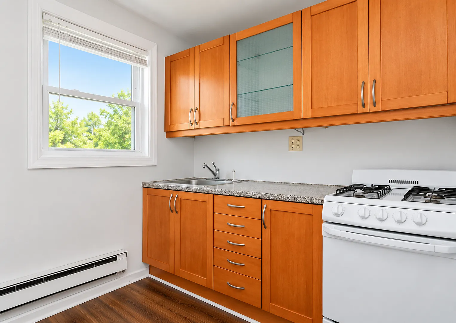 2309 Tilbury Ave — Photo 2