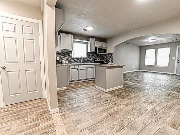 5th image of 516 SW 35th St