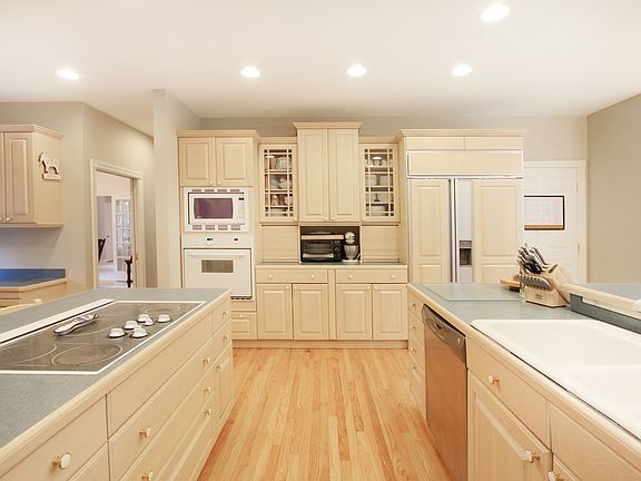 5th image of 6961 Saint Andrews Cir