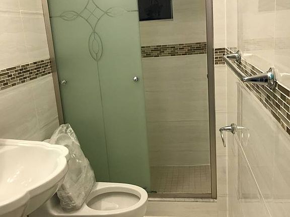 3rd image of 3259 48th St APT 1L