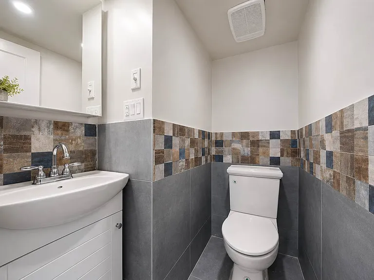 2553 Bedford Ave #1B — Photo 5