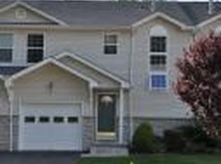 19 Ferndale Ln, Hamburg, NJ 07419