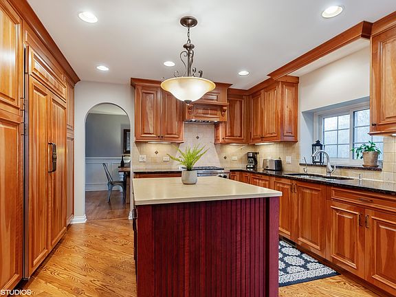 4th image of 1123 Chesapeake Blvd