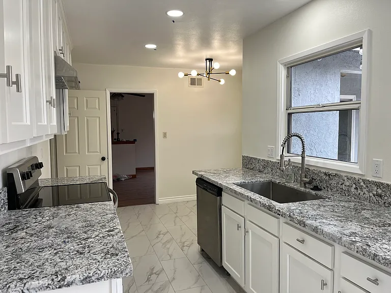 1305 E Oakmont Ave — Photo 7