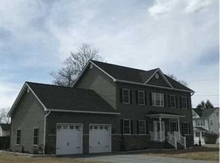 12 Luyster Pl, Fishkill, NY 12524