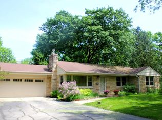 160 N Rosedale Dr, Brookfield, WI 53005