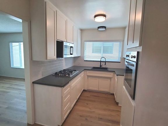 5th image of 1833 Manning Ave #7