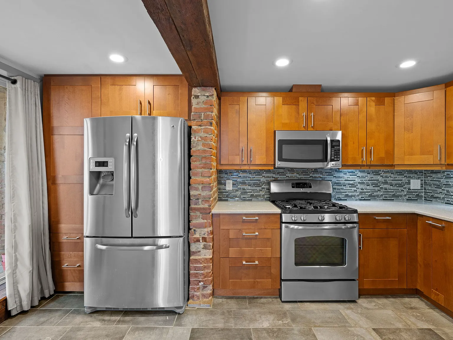 246 E Thompson Street — Photo 3