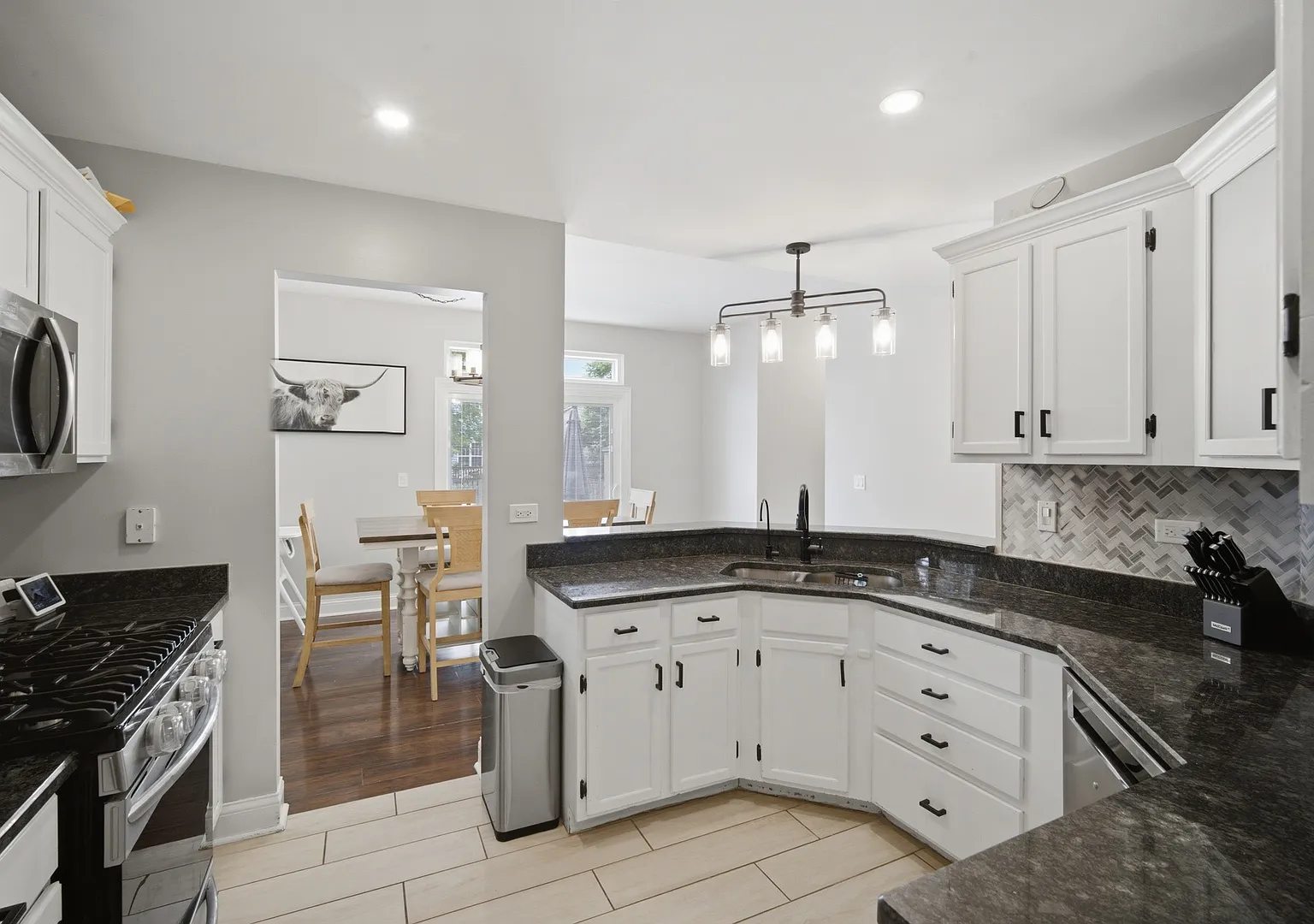 3 bed, 1.5 bath, 1508 sqft, $2,500 — Photo 4