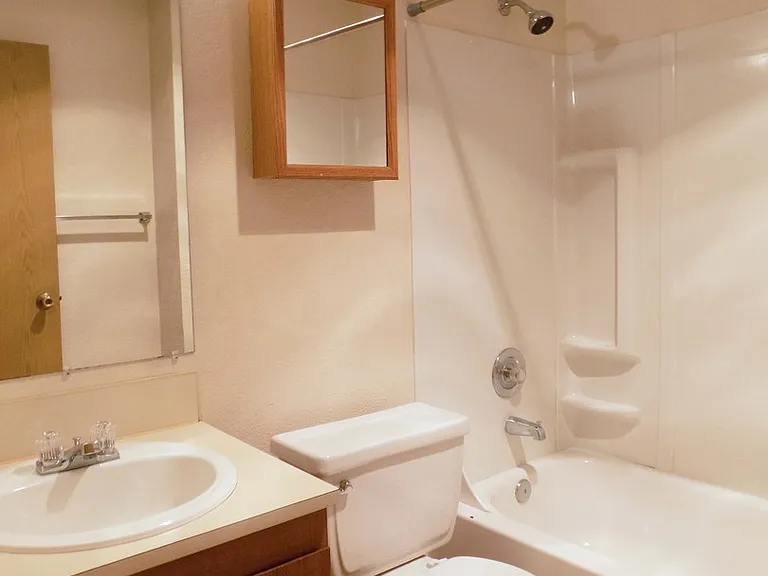 Woodside Condos "M" — Photo 18