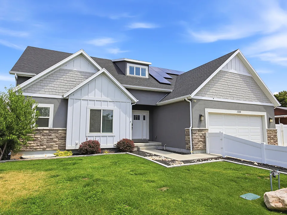1588 N 325 W