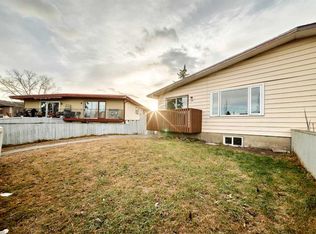 146 N Dovertree Pl SE, Calgary, AB T2B 2K3