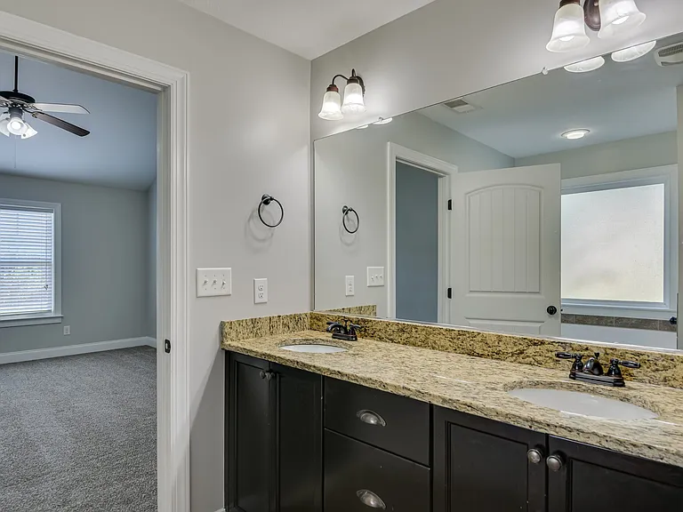 1721 Dunmore Ave — Photo 17