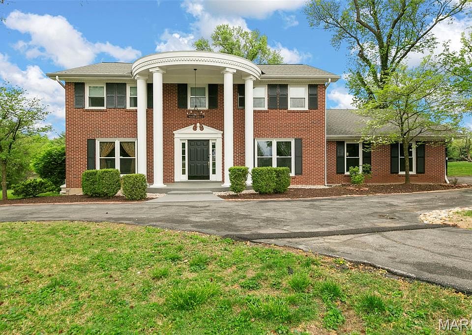 1st image of 128 Ladue Oaks Dr
