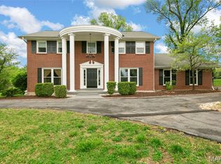 128 Ladue Oaks Dr, Saint Louis, MO 63141