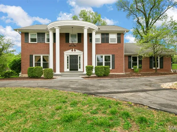 128 Ladue Oaks Dr, Saint Louis, MO 63141