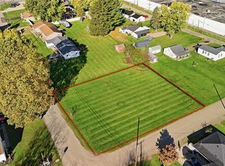 Mapleford St SW, Navarre, OH 44662