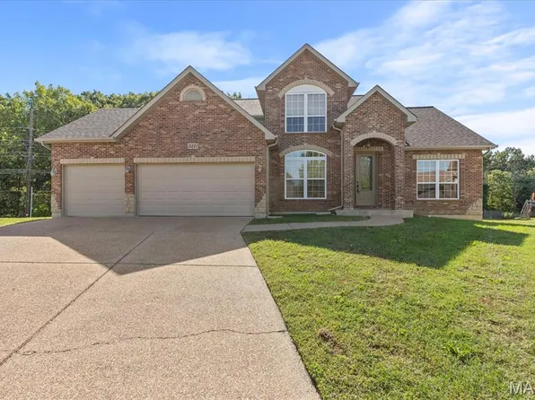 2221 Homefield Grove Dr, O'Fallon, MO 63366