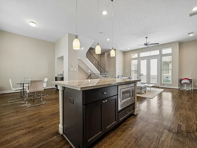 4220 Dickson St — Photo 11