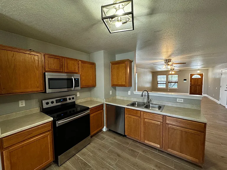 9016 Dublin Grn — Photo 2