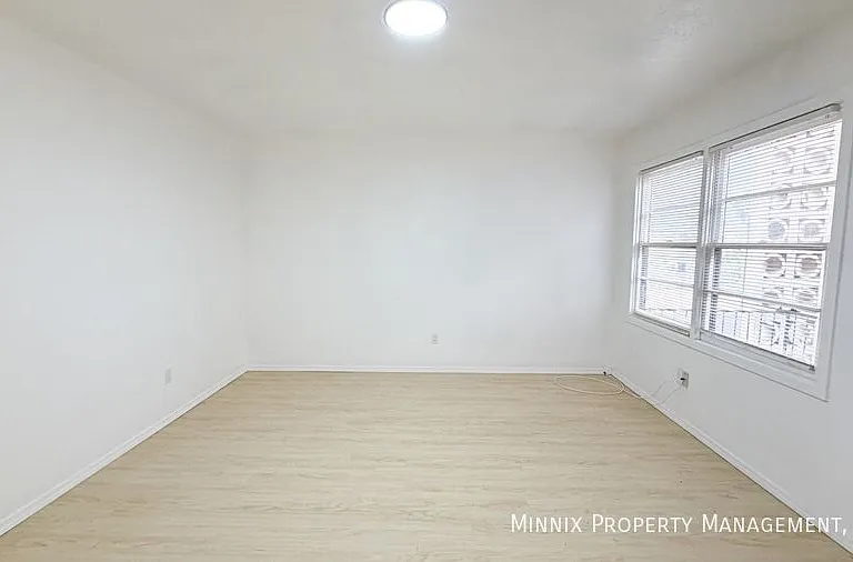 5005 Avenue W #12 — Photo 9