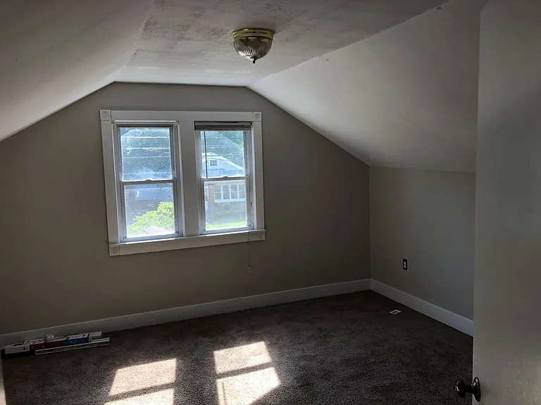135 Fuller Ave NE — Photo 3