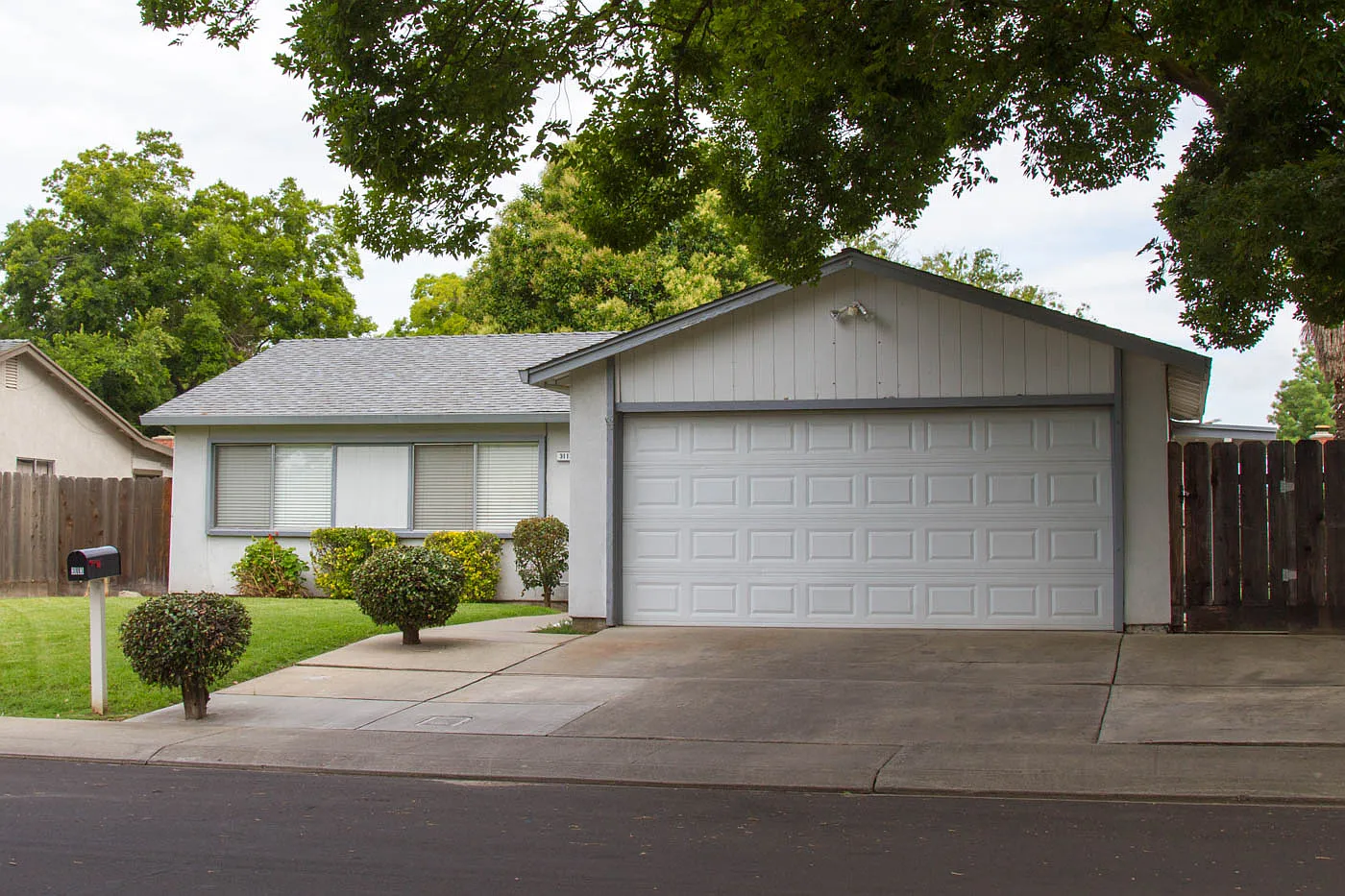4 bed, 1124 sqft, $2,395 — Photo 2