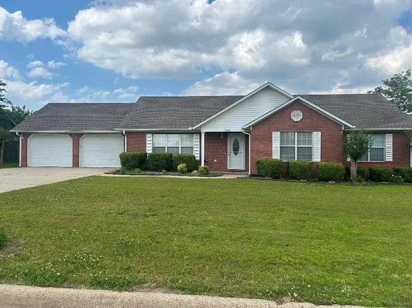 3005 Newcastle Dr, Paragould, AR 72450