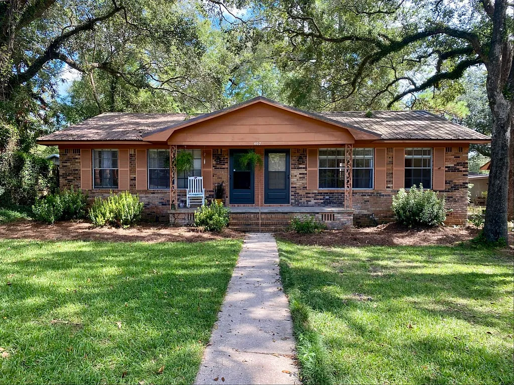 2 BR Duplex Rental w/ Carport near Downtown Fairhope — Photo 3