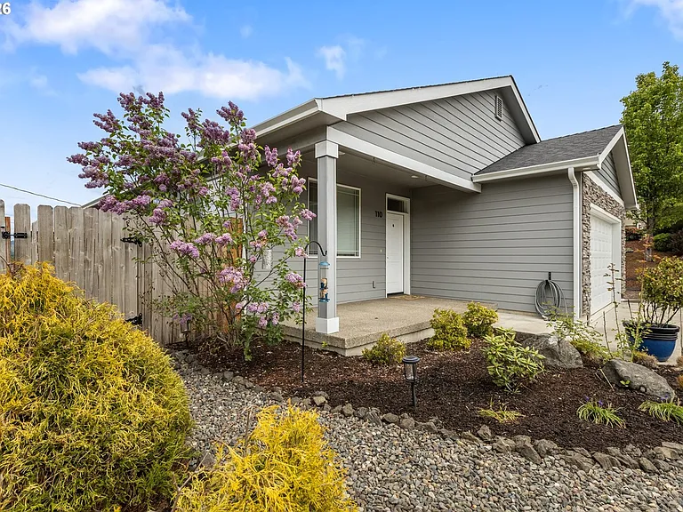 110 Flangas Ave — Photo 3
