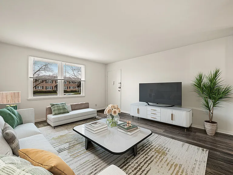 Middleboro Crest Apartments — Photo 9