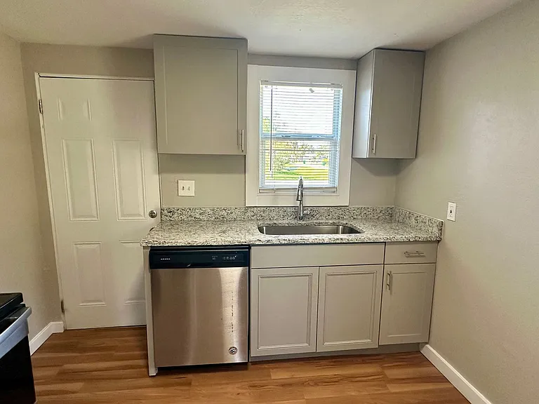 902 Canal Dr — Photo 8