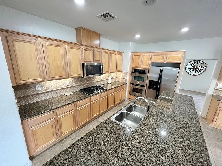 742 Canary Wharf Dr — Photo 15