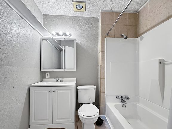 3rd image of 321 Robinson Ave APT C