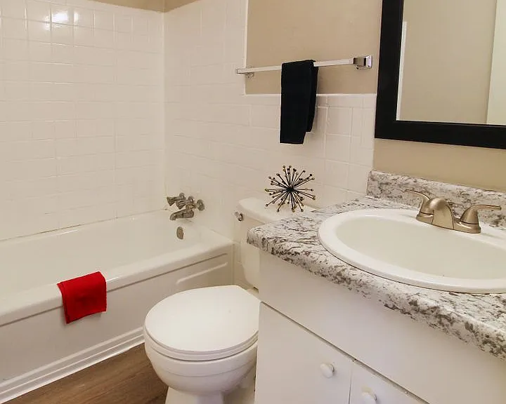 U of M Area - Southernwood Apartments — Photo 23