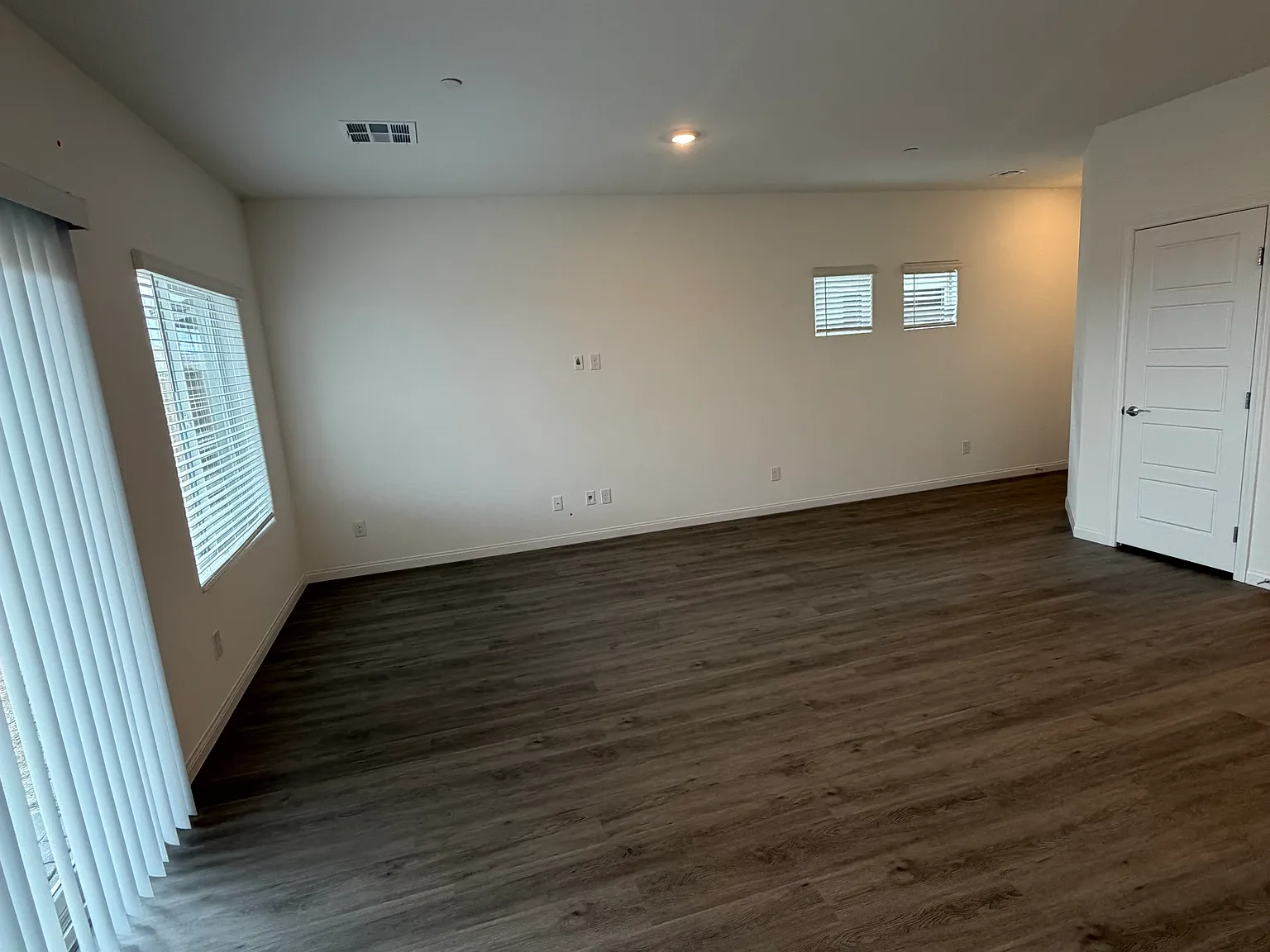 3 bed, 1715 sqft, $2,400 — Photo 4