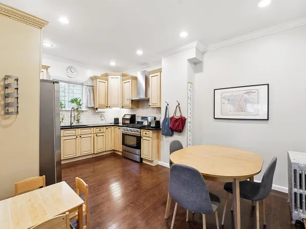 106 Griffith Street image 7 of 40