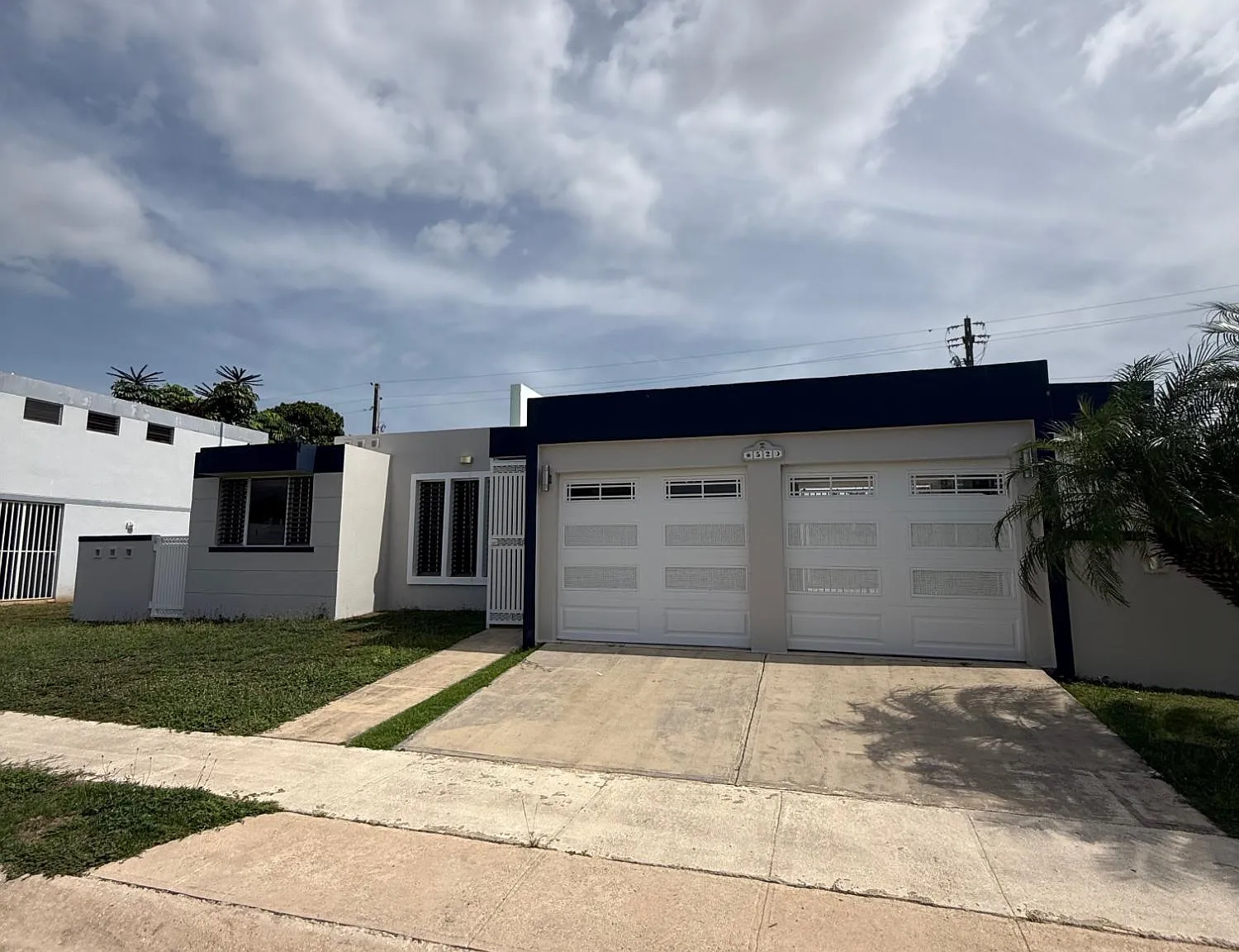 4 bed, 2.0 bath, 2500 sqft, $2,500 — Photo 1