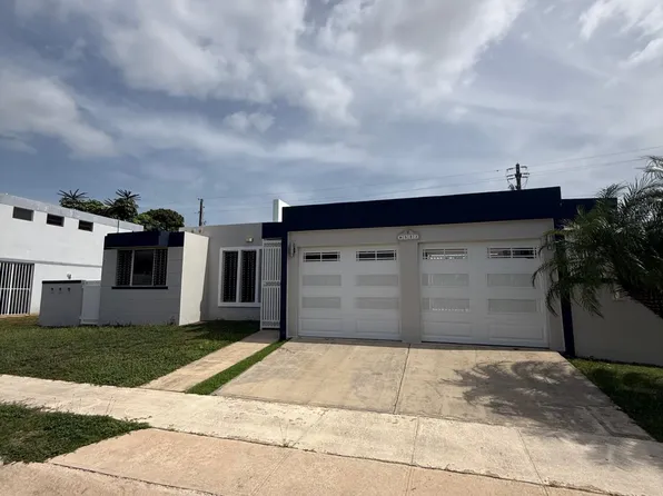 (undisclosed Address), Dorado, PR 00646