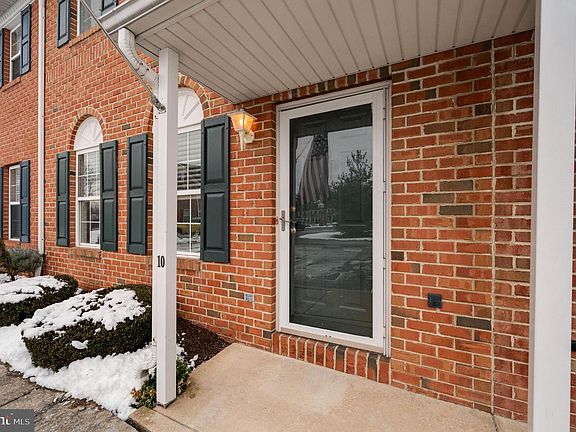 3rd image of 10 Chesterwood Cir